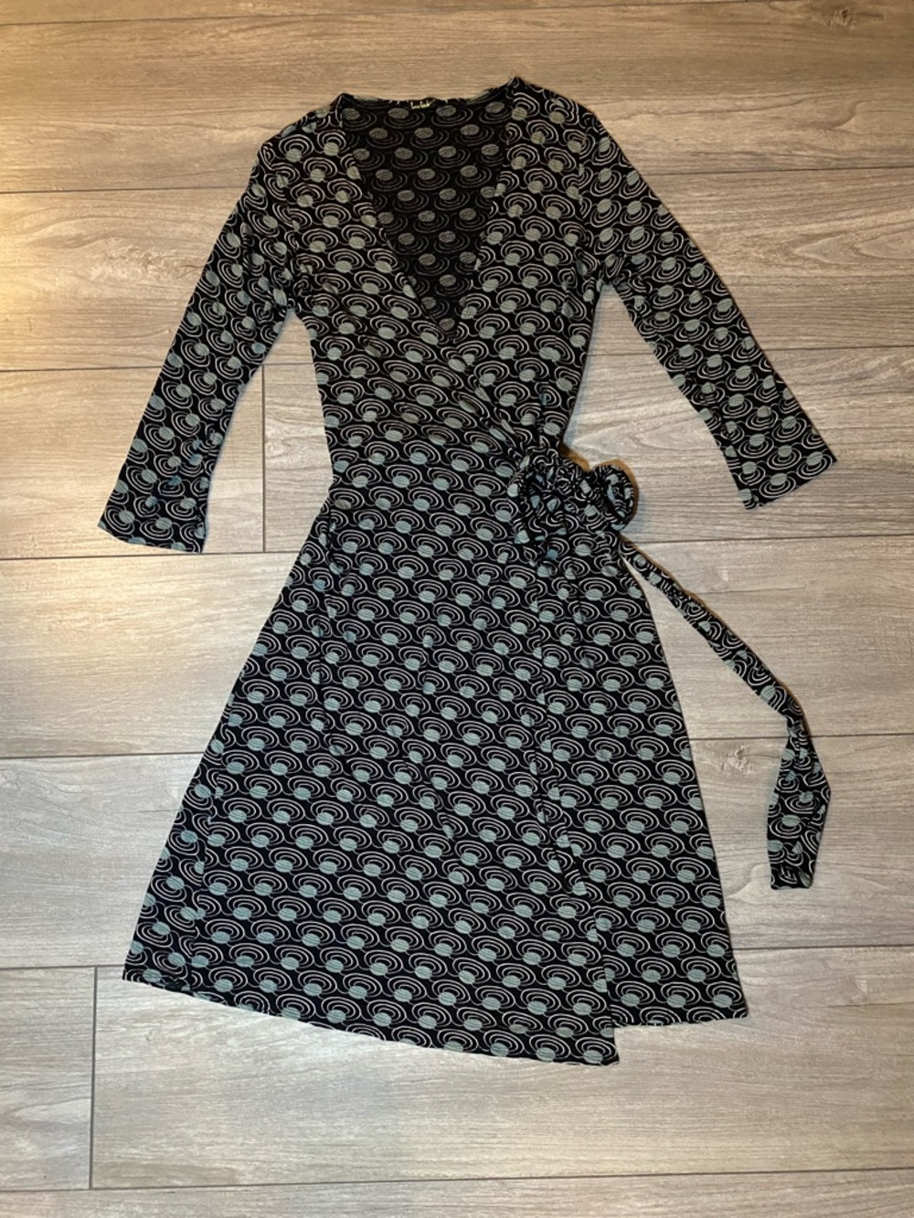 EUC True Vintage Loco Lindo Geometric Print 3/4 Sleeve Wrap Dress Stretch Rayon
